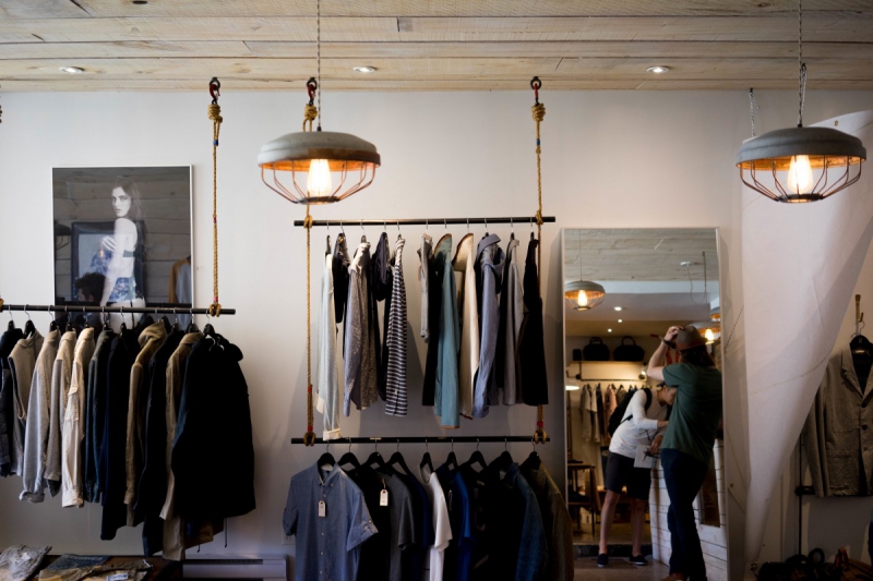 magasin-ST PAUL EN FORET-min_clothing_store_shop_boutique_men's_fashion_clothes_business_retail_shopping-1062572
