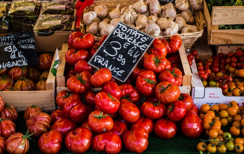 magasin-ST PAUL EN FORET-min_tomatoes-4050245